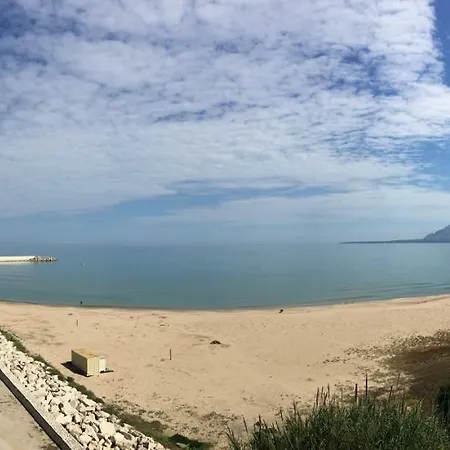 아파트 La Casa Di Nancy Al Mare *